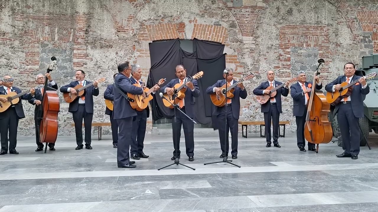 ENSAMBLE DE TRÍOS, Rondalla Estudiantil Universitaria de Puebla.