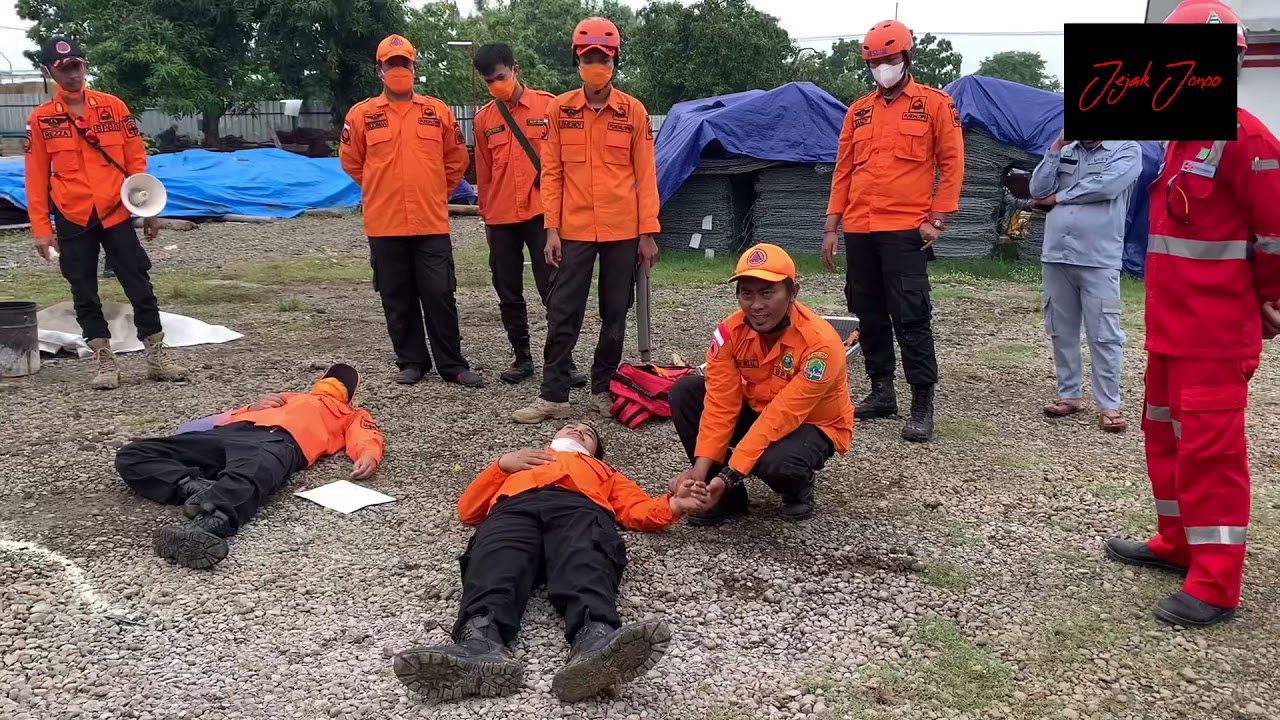 SIMULASI evakuasi korban patah leher & patah kaki