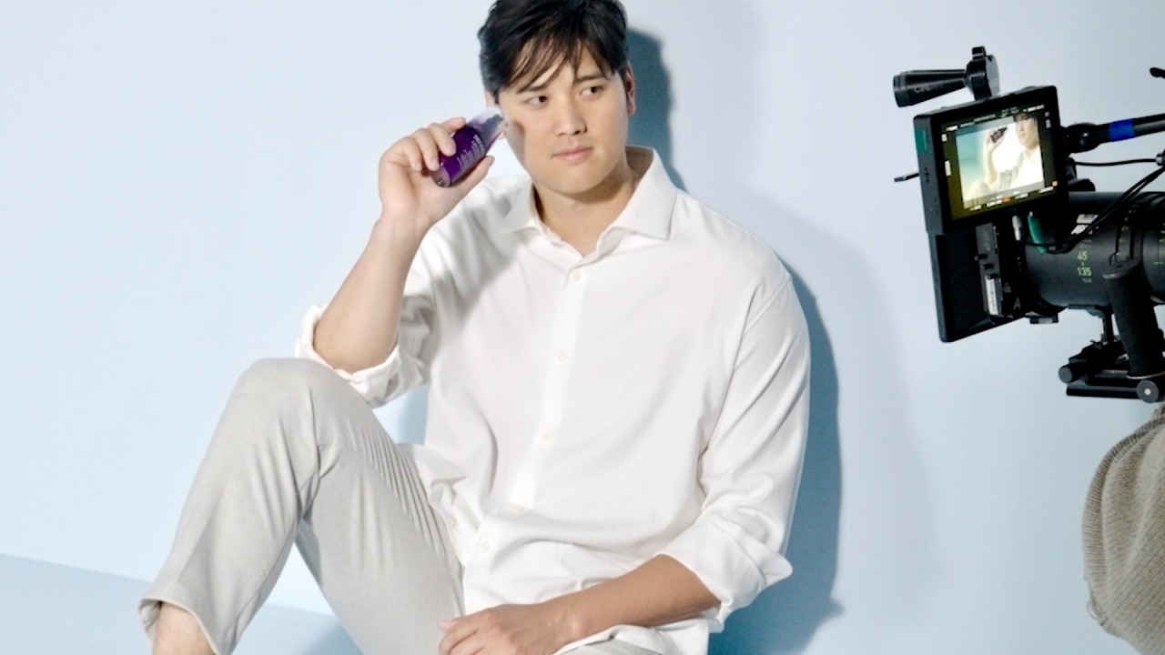 大谷翔平がウィンク！髪をかき上げ美しい仕草に大人の色気／コスメデコルテ CM＋インタビュー＋メイキング