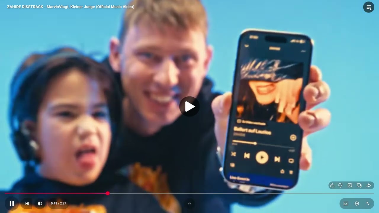 kleiner junge nimmt zahide auseinander