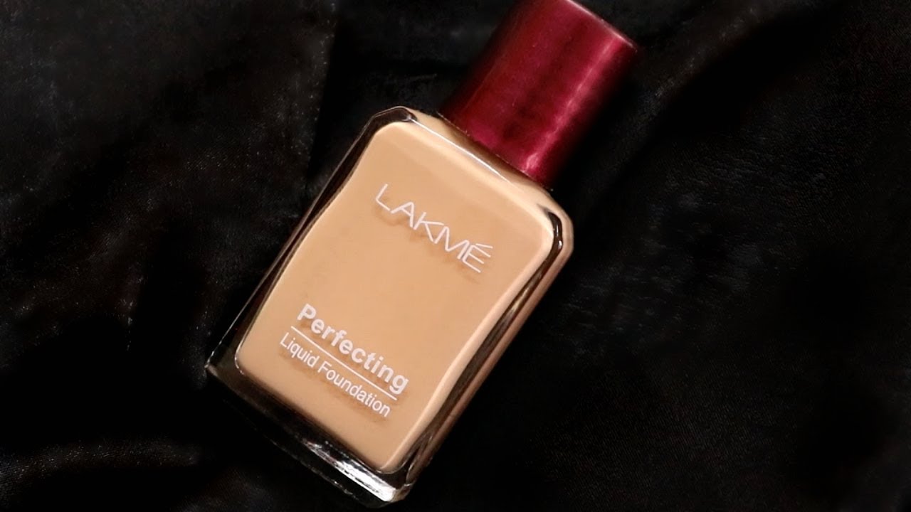 How To Apply LAKME PERFECTING FOUNDATION For Full Coverage | Tips | फाउंडेशन कैसे लगाएं ?
