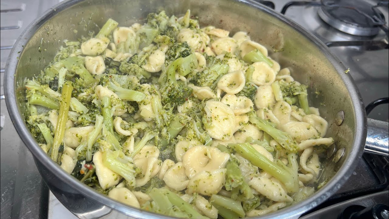 Orecchiette con broccoli e acciughe 😋🇮🇹 Italian food official 2023