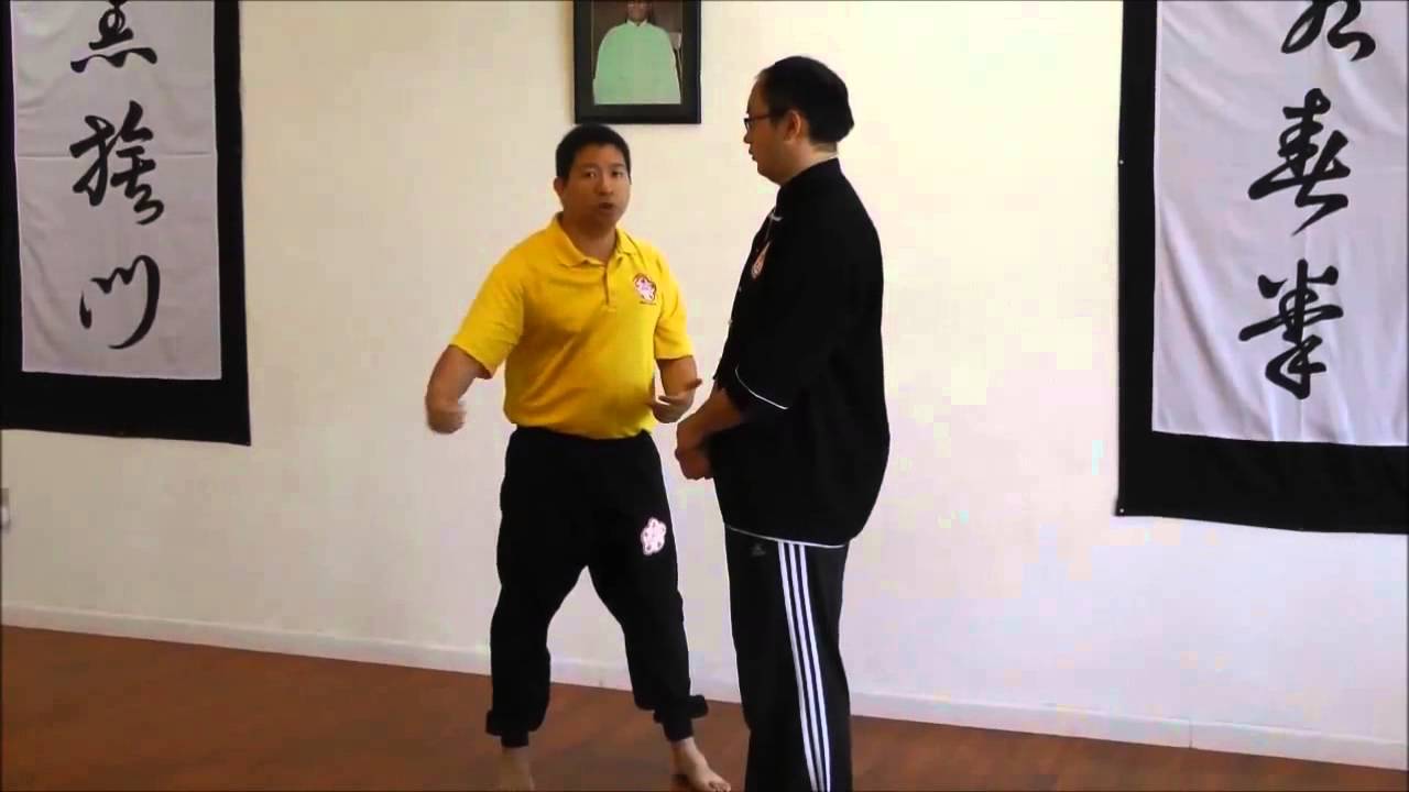 Black Flag Wing Chun Tutorial 2: Optimum Combat Position using Wing Chun Kung Fu Footwork Technique