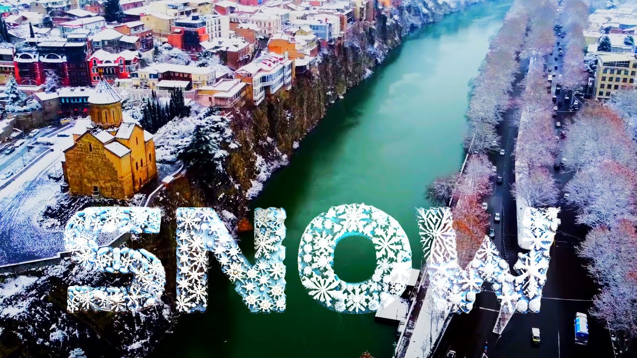 Winter City Magic: A Snowy Wonderland | Relaxing Urban Scenes I Ambient Music