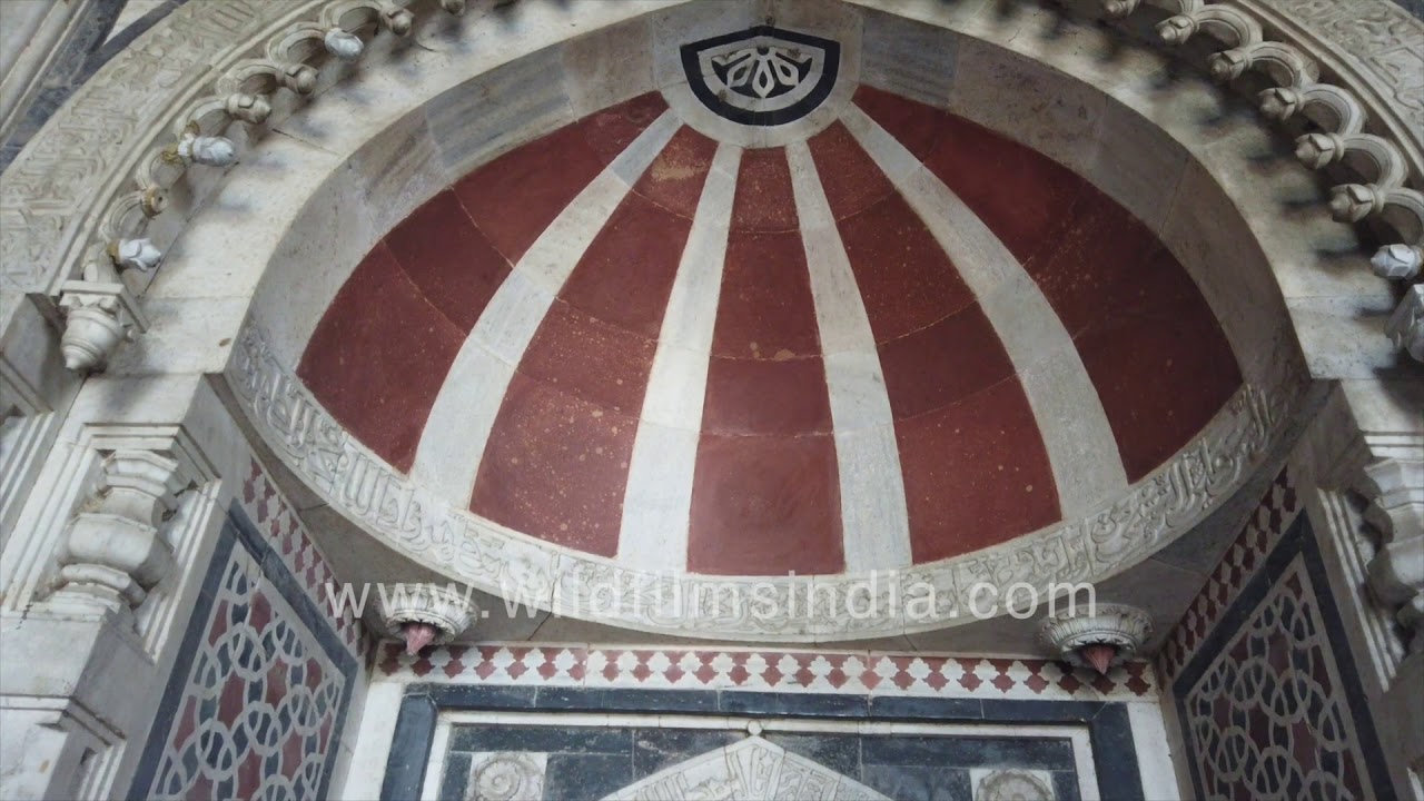 Qila-i-Kuhna Mosque inside Purana Qila | Exquisite wall art of medieval India