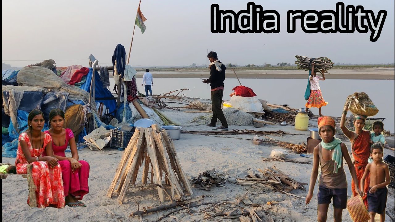 How do people of India live happily in slums and what difficulties do they face in their lives?