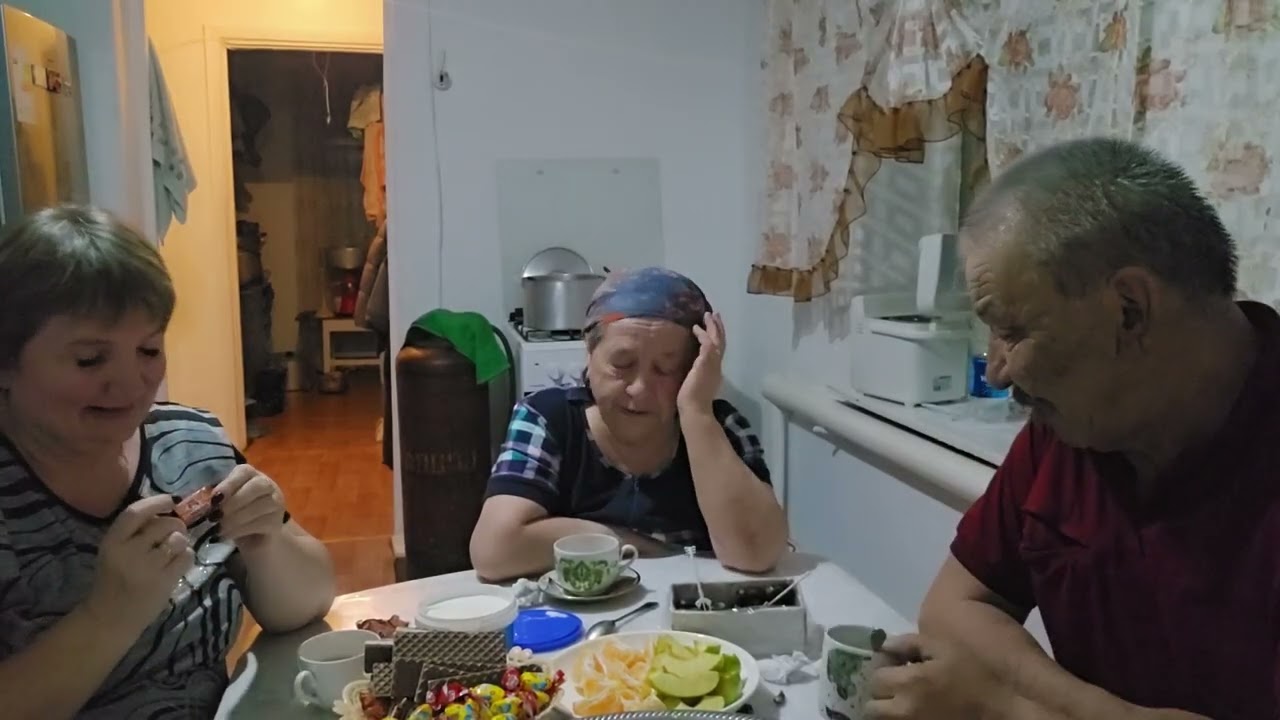 С РОДИТЕЛЯМИ пьём чай ☕️ 