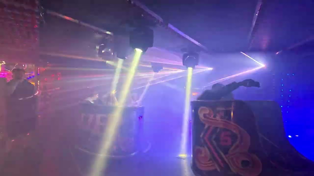 Видео с места событий на аттракционе Hell-Blazer Waltzer Offride от Терри Аты на ярмарке в Халле,...