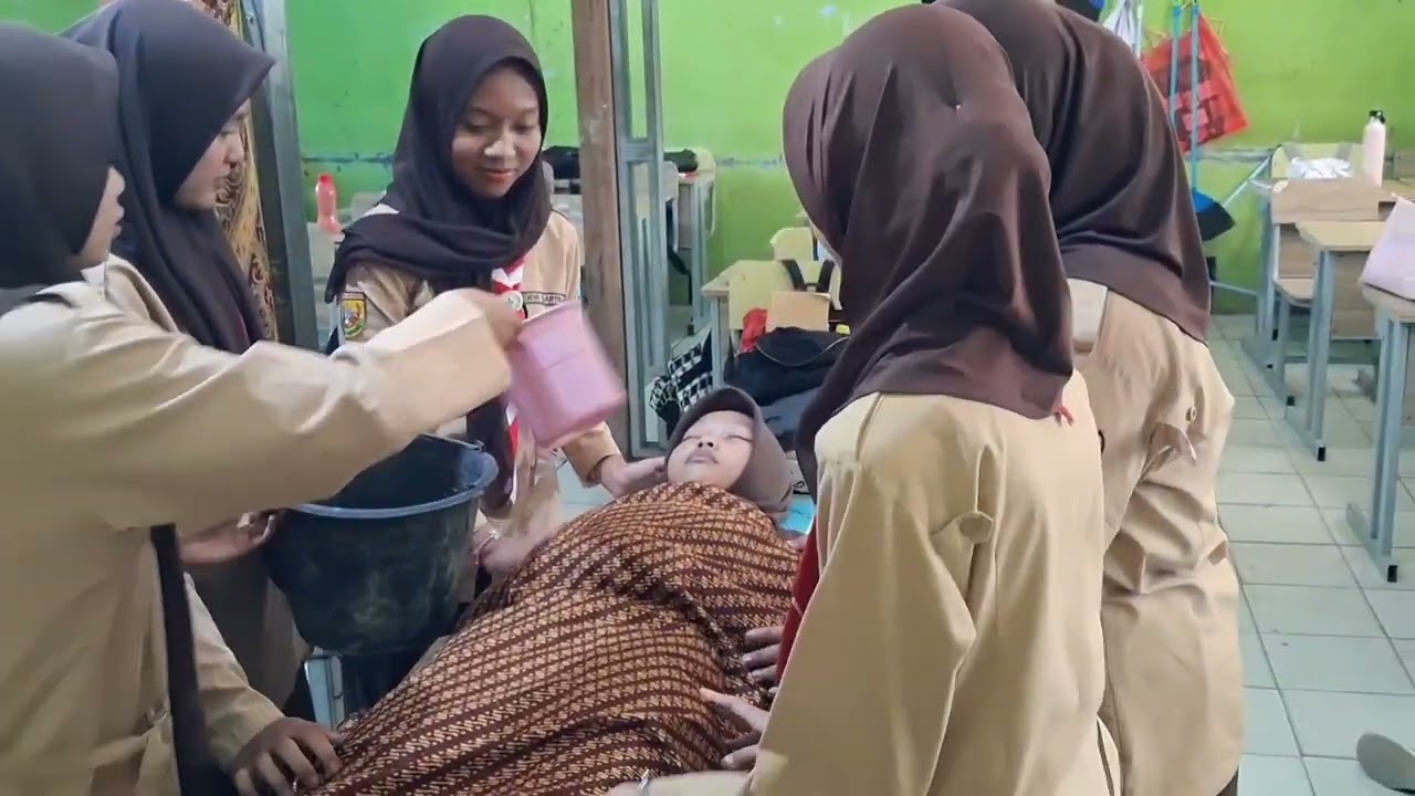  TATA CARA MERAWAT JENAZAH DARI SAKARATUL MAUT HINGGA MENYOLATKAN JENAZAH | UPRAK PAI | KELOMPOK 1 |