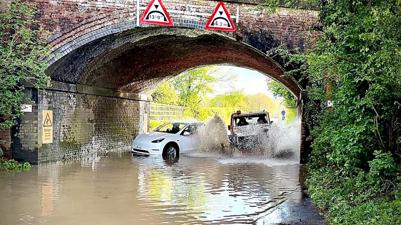 Electric vehicles fail too || Vehicles Vs Deep Water || Flooded Roads Compilation