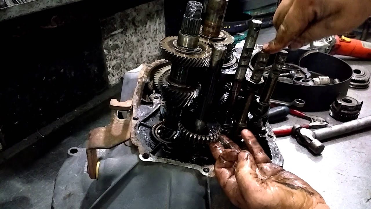 DESMONTAGEM da caixa de cambio uno (fiat antigo)