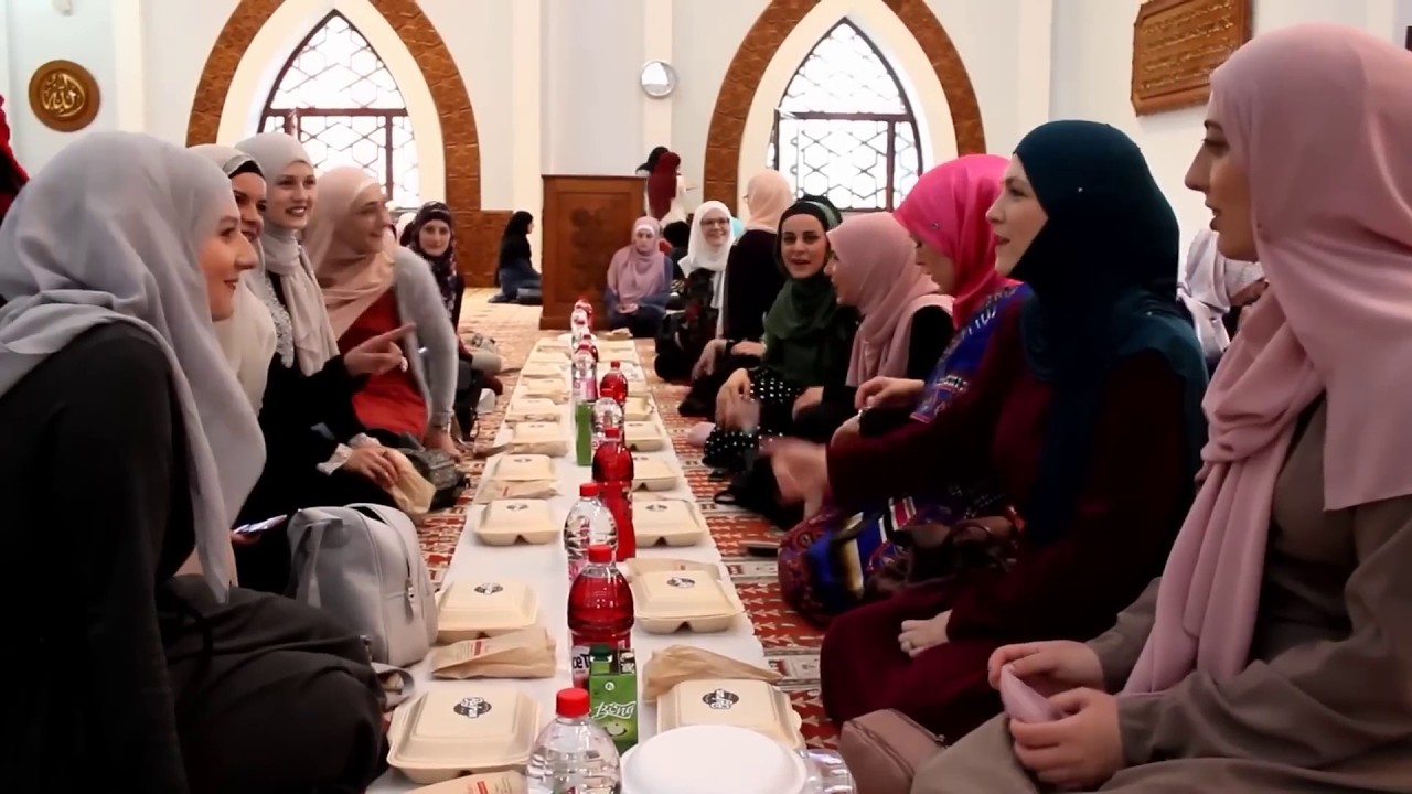 Ramadan Iftar in Bosnia - افطار جماعي في البوسنيا