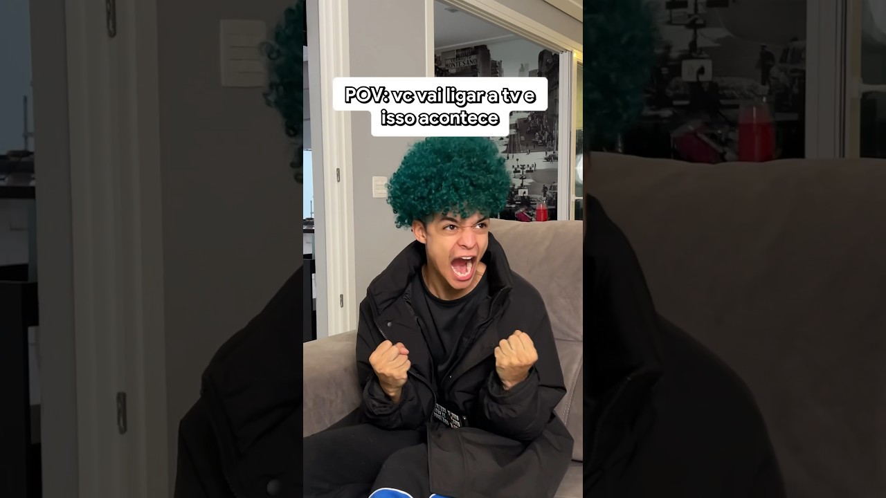 QUANDO VOC&Ecirc; VAI LIGAR A TV E ISSO ACONTECE
