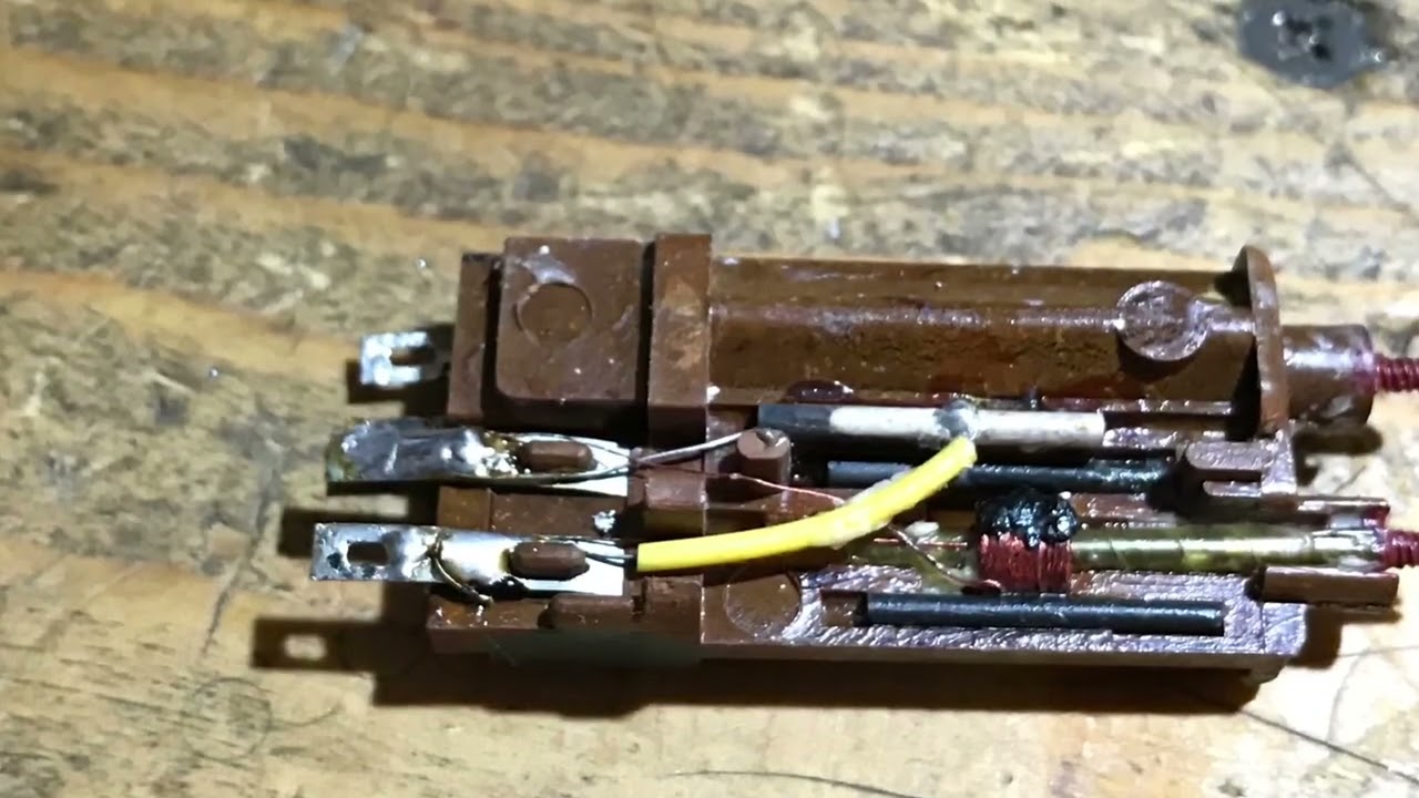 Riparazione / restauro Philips B2120A, radio a valvole condita con turpiloquio e problemi assurdi