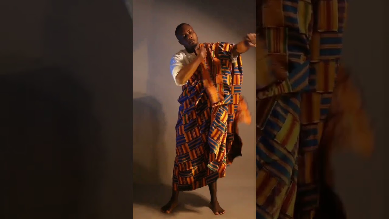 The correct way to wrap #kente as an Anlo Ewe man #shorts #LearnEweWithAhm  #ewe #ghanafashion