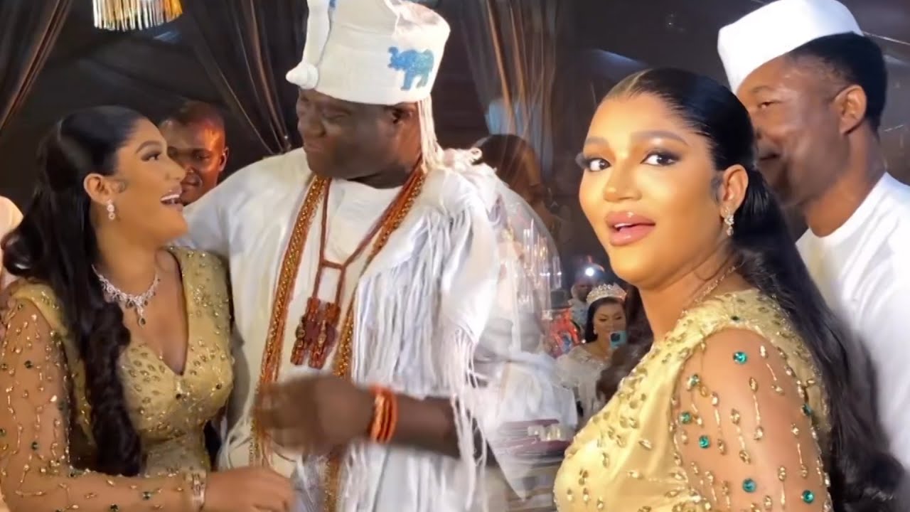 SEE HOW OONI OF IFE DAUGHTER DR ELIZABETH JACK RICH REACT AS SHE GOT SURPRISE BIRHDAY DINNER PARTY