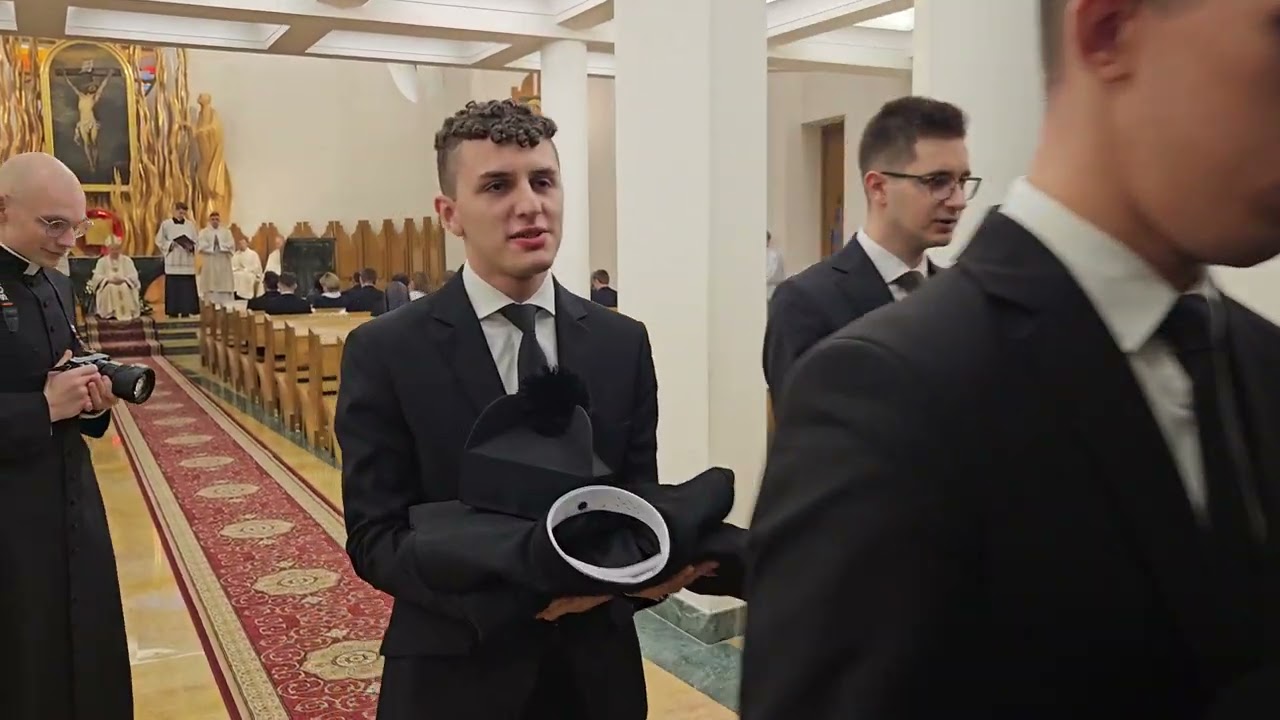 Tarn&oacute;w. Seminarium duchowne. 10 alumn&oacute;w III roku przyjęło 23 listopada str&oacute;j duchowny.