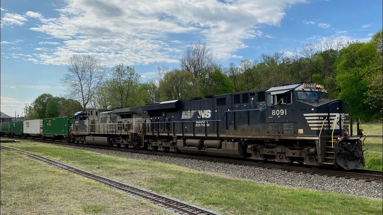 FAST FREIGHTS, LOCALS & NS 4002! DIVERSE Norfolk Southern Railfanning Around Allentown, PA!!