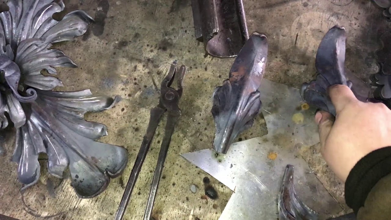 Опять листва)) Кованые аканты!