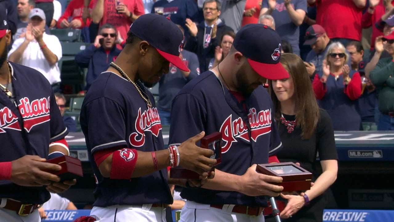 CWS@CLE: Indians receive their AL championship rings