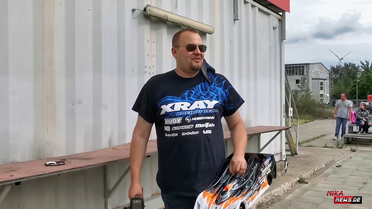 Xray RX8e in Action pilotiert von Jan Ratheisky beim RC-Speedracer