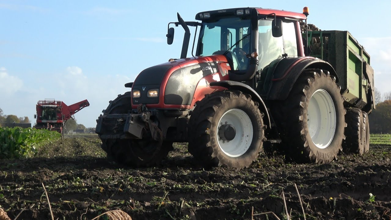 Suikerbieten rooien met Agrifac Exxact OptiTraxx en 4 Valtra trekkers (deel 1/2) (2017)