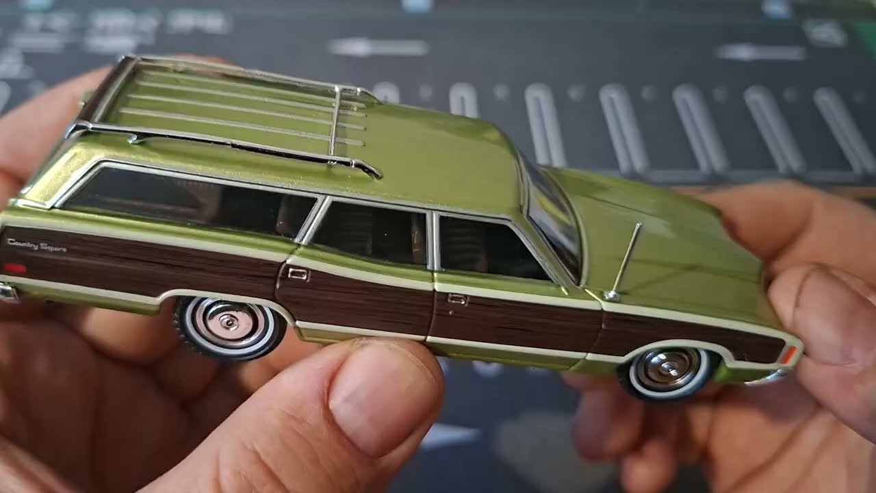 1:43 IXO 1972 Ford LTD Country Squire