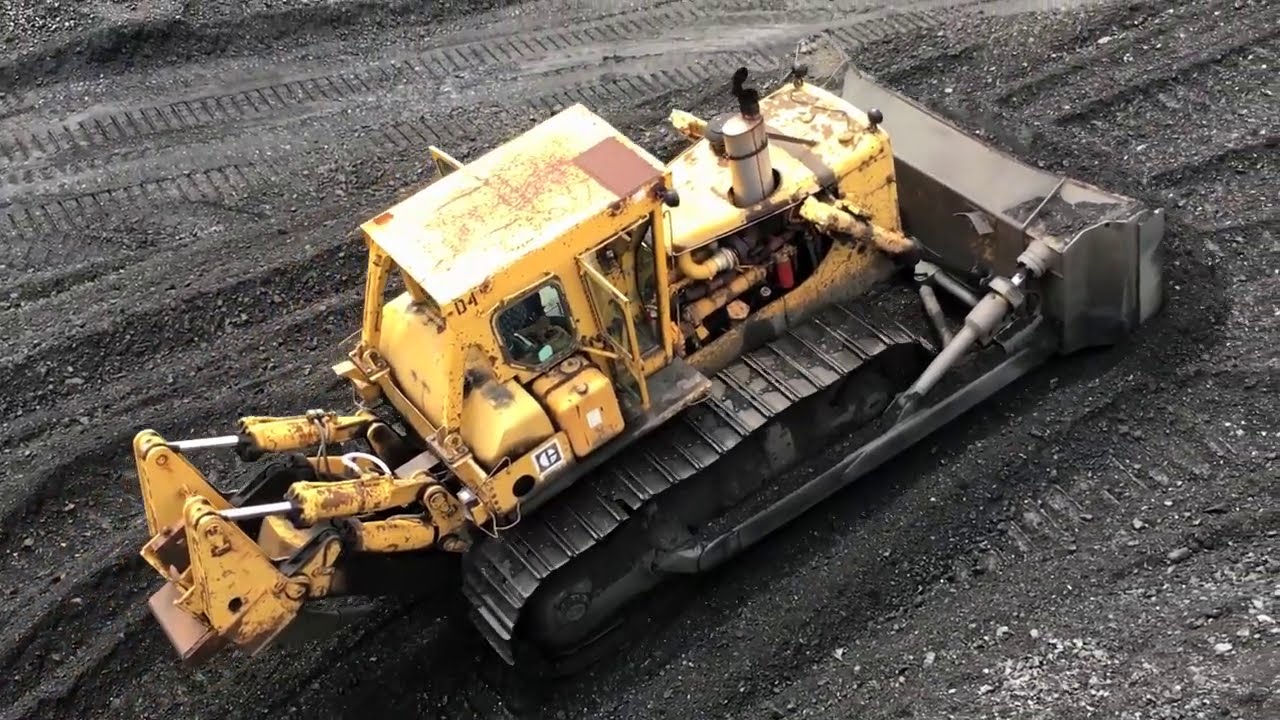 Caterpillar D9H Stockpiling Coal