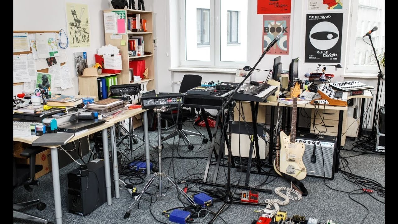 Don't Panic! We're Live – Behind the Scenes #1