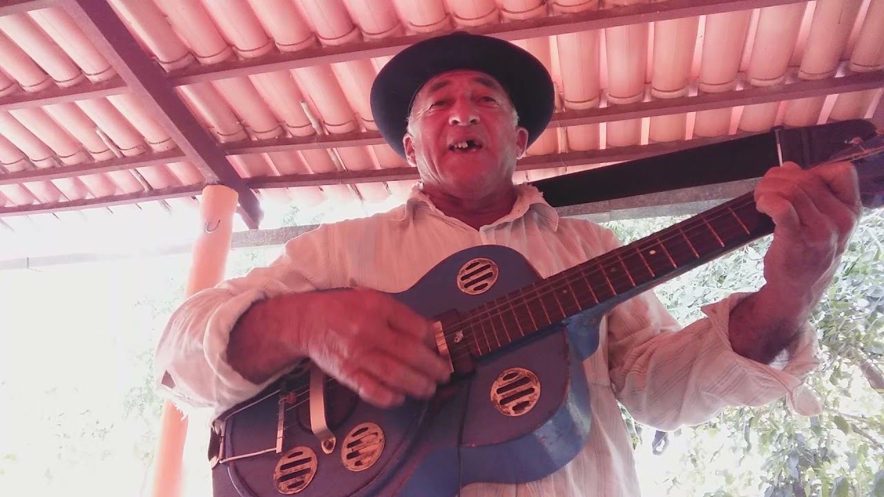 Poeta zé Xavier cantando ( falta de caridade ) auto louro Branco