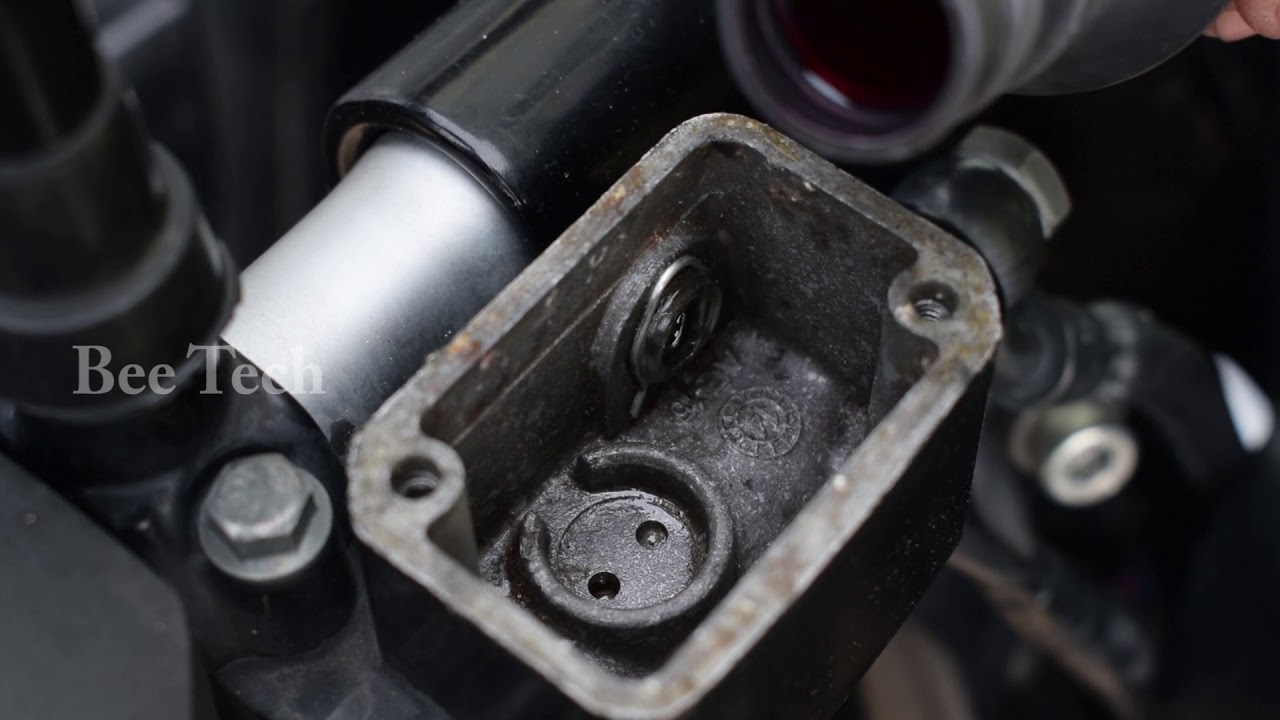 How To Change Front Disc Brake Oil in Pulsar 180 at  Home | Bee Tech