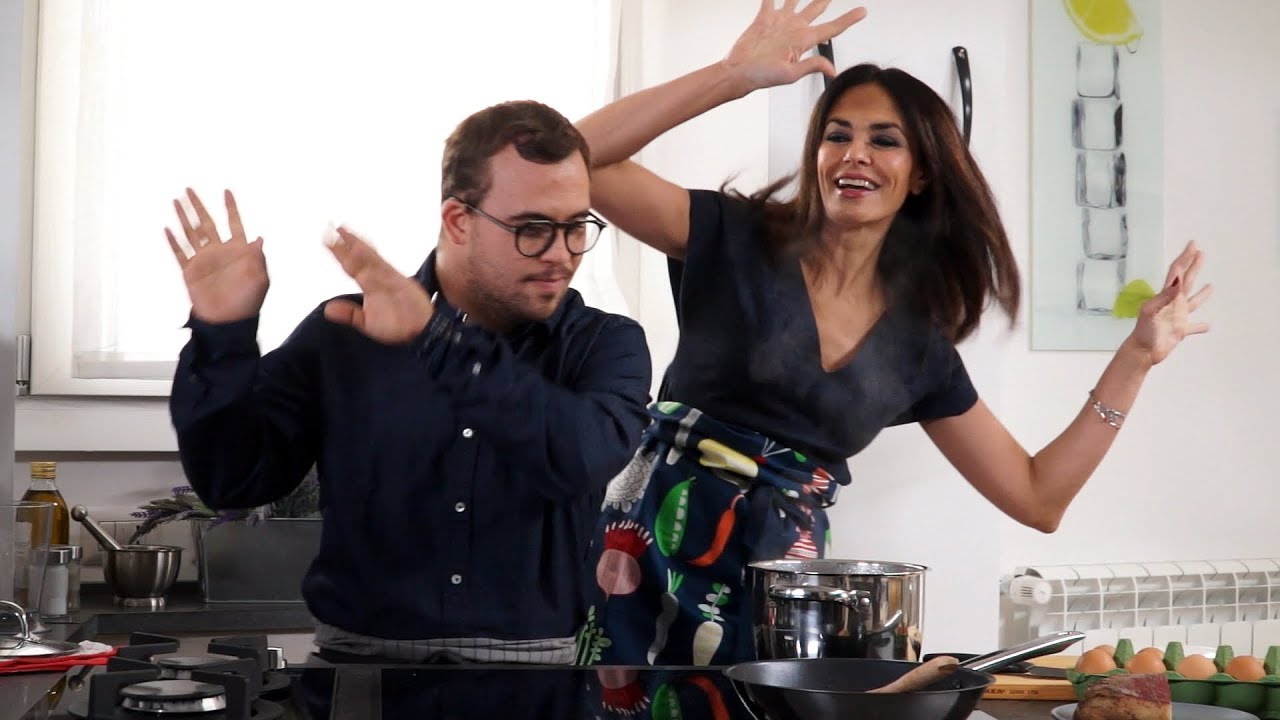 Happy - Maria Grazia Cucinotta e Nicolò, affetto dalla sindrome di down