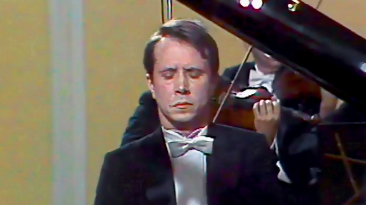 Mikhail Pletnev plays Bach - Keyboard Concerto No. 1 (Moscow, 1988)