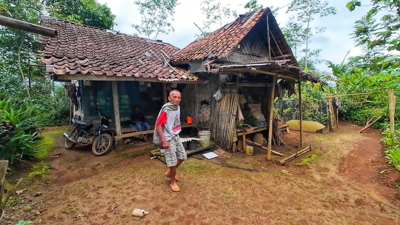 Suasana Damai Di Desa, Perkampungan Tersembunyi Di Ujung Desa Tengah Hutan Pedesaan Sunda Jawa Barat