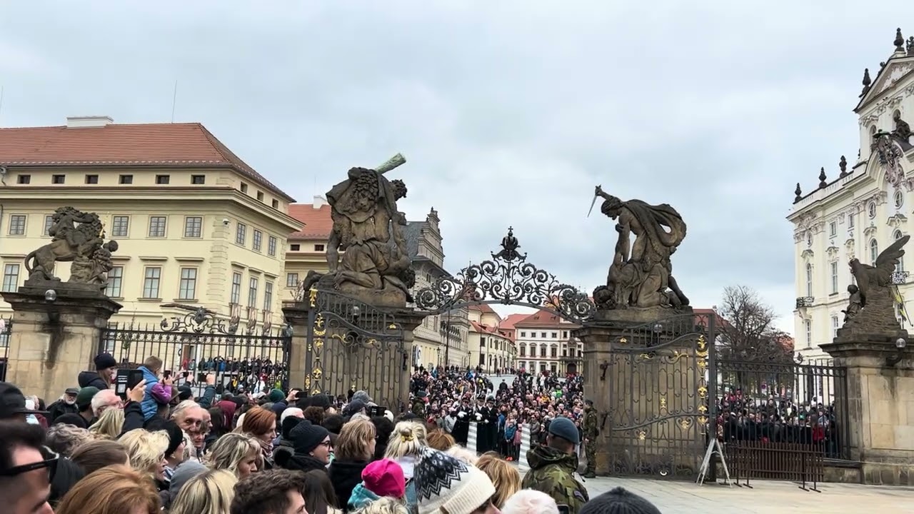 【Prague Castle】プラハ城の兵士交代式｜チェコの歴史と伝統