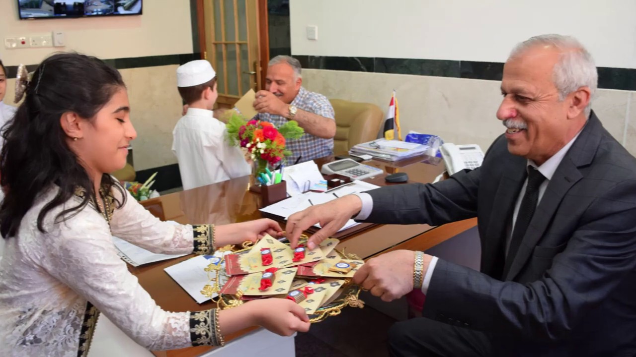 استقبال شهر رمضان المبارك وتوزيع الحلوى للأفطار في مجموعة مدارس الأوائل الاهلية