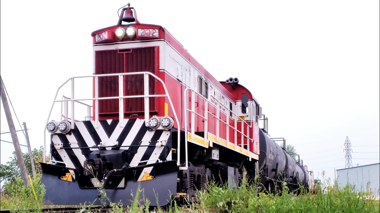 Eastbound GWWD Train Featuring RS23, Caboose and Old Freight Cars (08/04/2021)