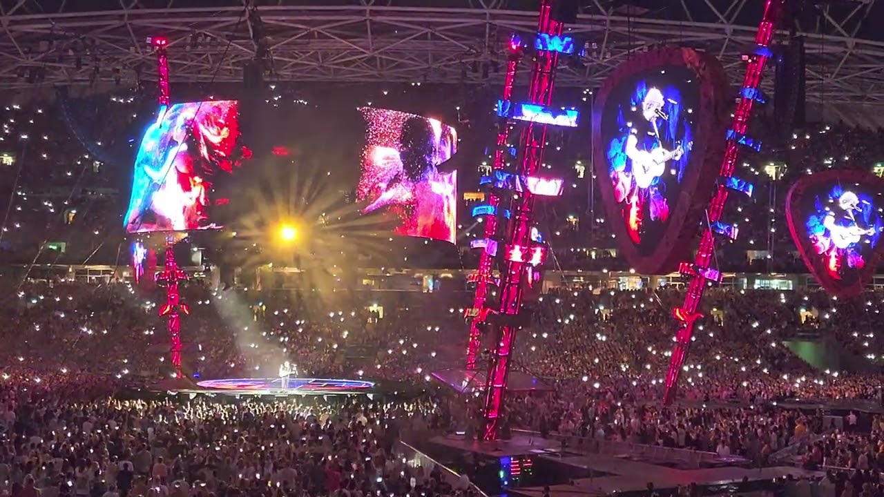 ed sheeran photograph Sydney 24-02-2023 mathematics tour