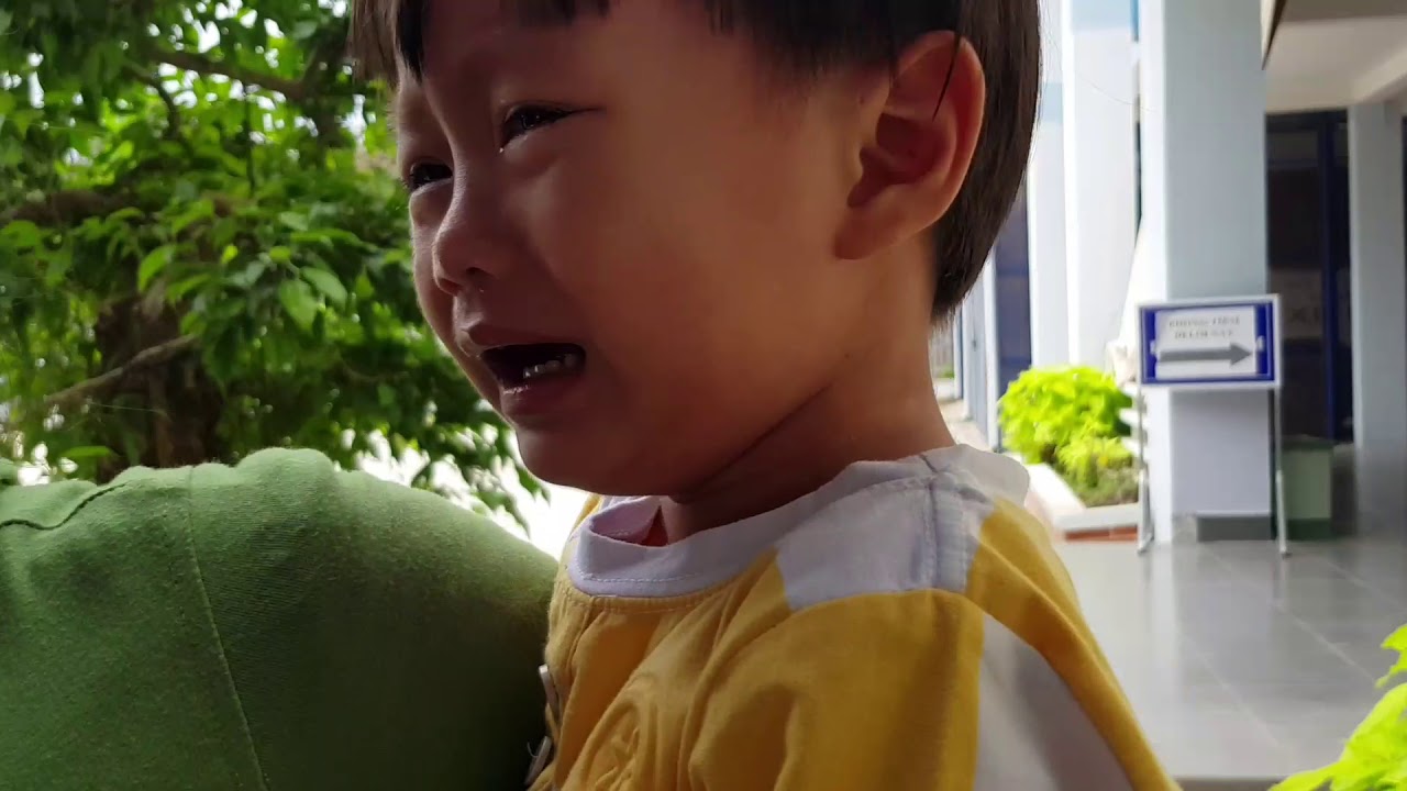 Tin Siêu Còi Đi Tiêm Phòng, Bé Khóc Nức Nở Luôn | Kids Toy Media
