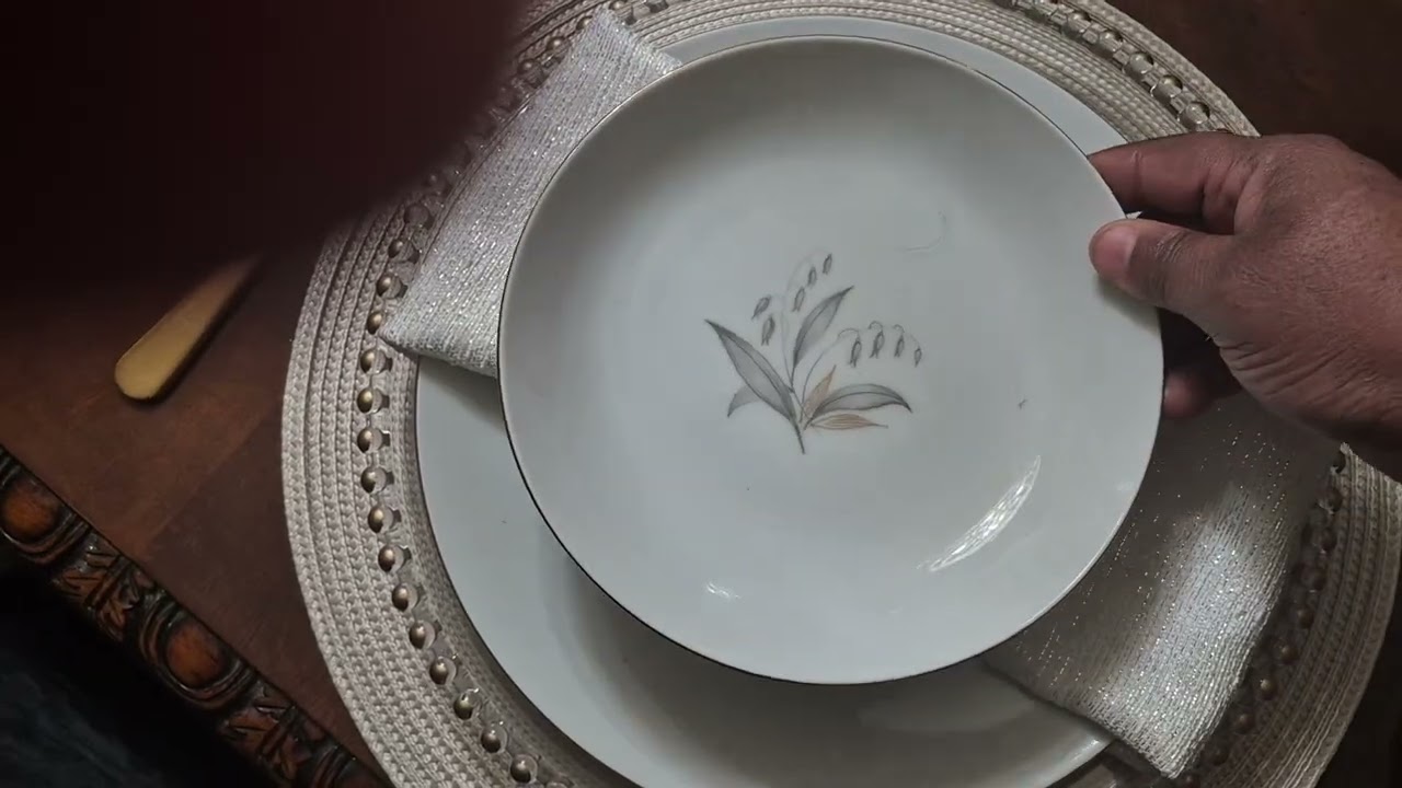 How To Create A Simply Look Tablescape