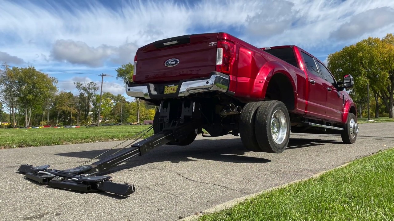 Маленький Геркулес 2.0 от Detroit Wrecker Sales для буксировки Урена