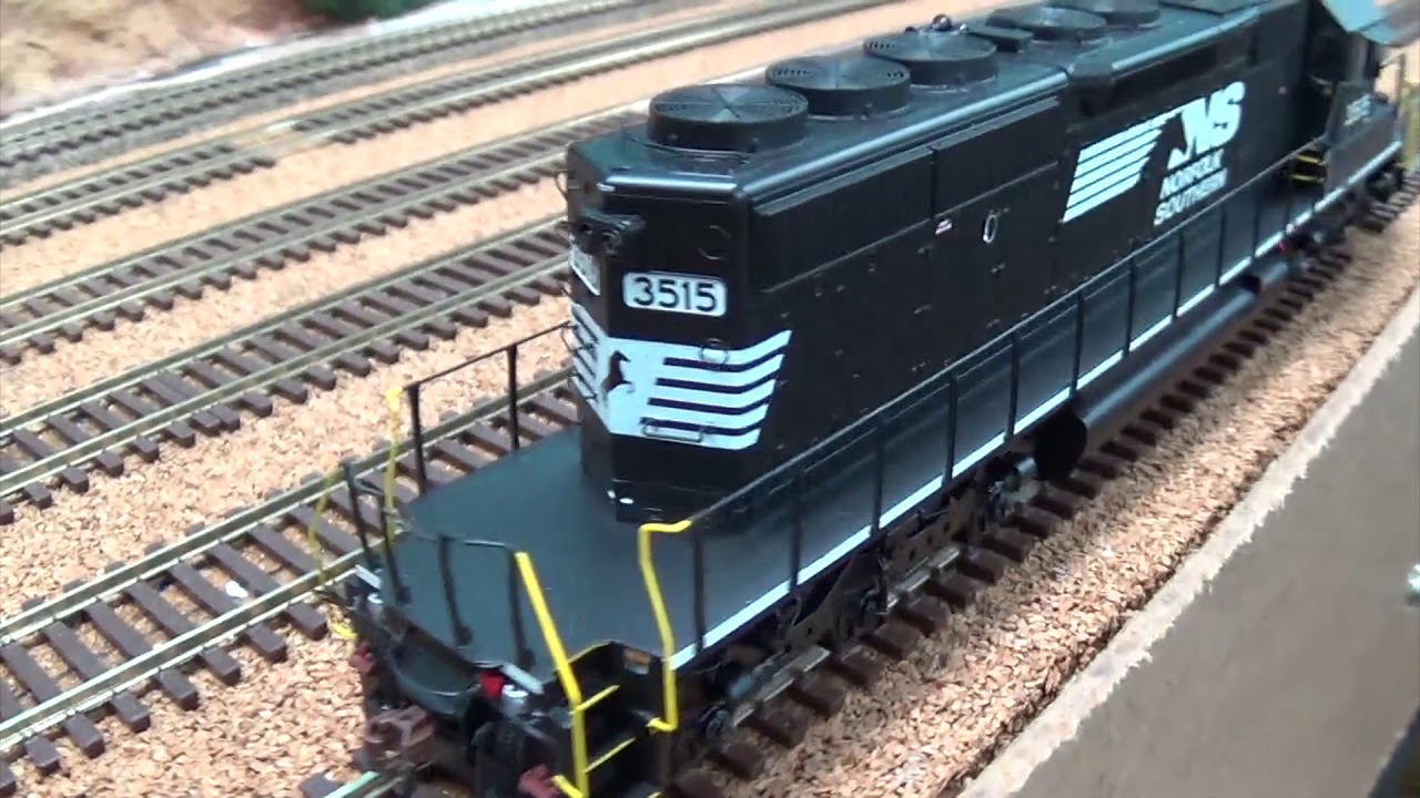 ПОТРЯСАЮЩИЙ БЮДЖЕТНЫЙ ЛОКО! Athearn RTR SD40-2 (выпуск 2019 года — со сравнением)
