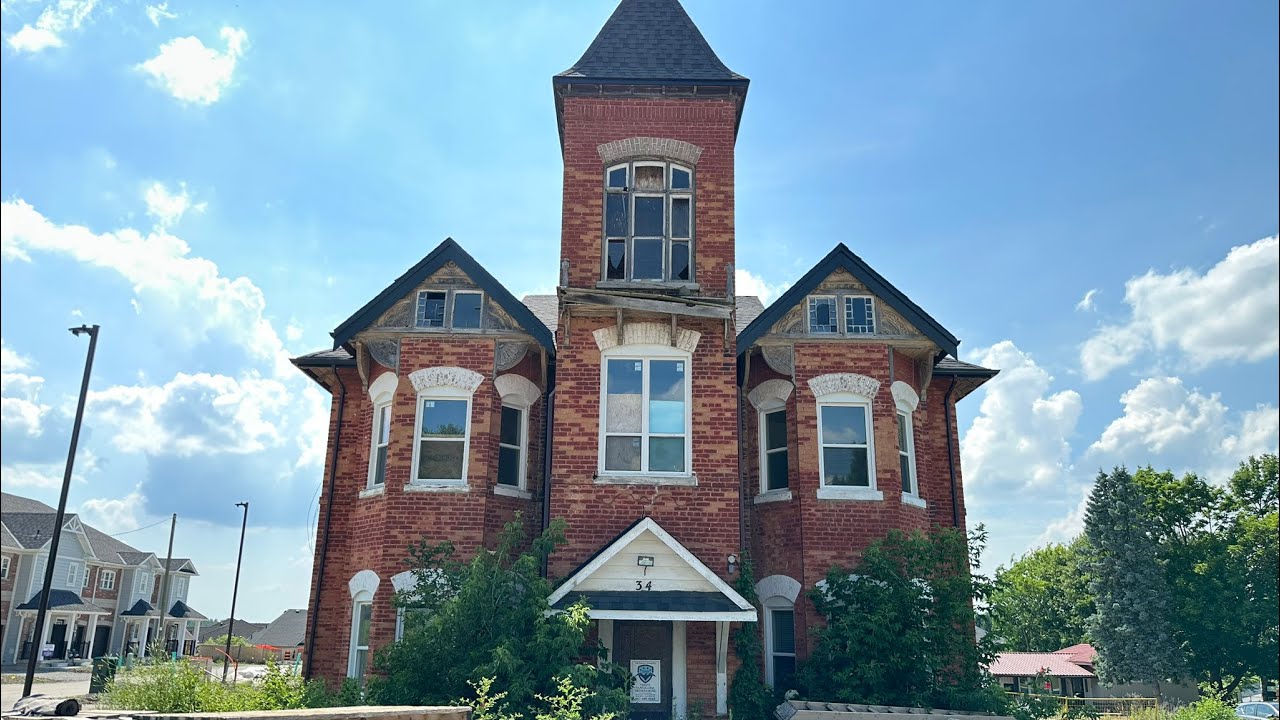 I found a beautiful ABANDONED 1800s Victorian MANSION left completely forgotten
