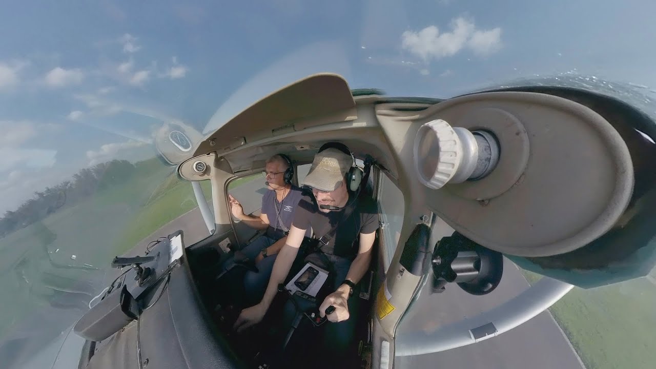 Landing at Worms (EDFV) in a Cessna 172 RG (360&deg; recording)