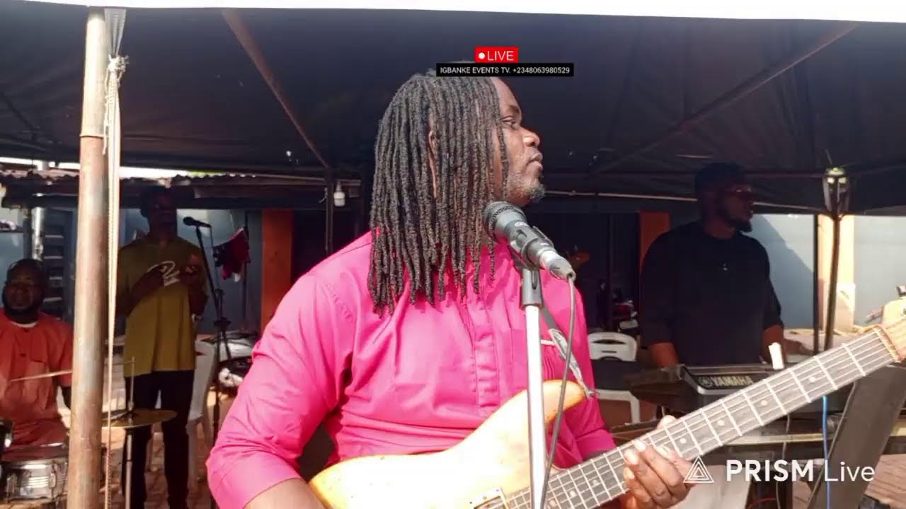 Agbor lucky Dube live  on stage. @ agbor Delta State.