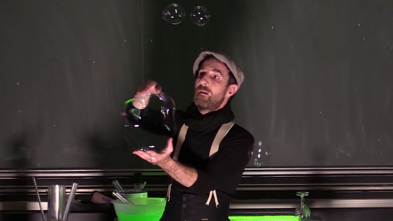 Faire des bulles, tout un art, toute une science