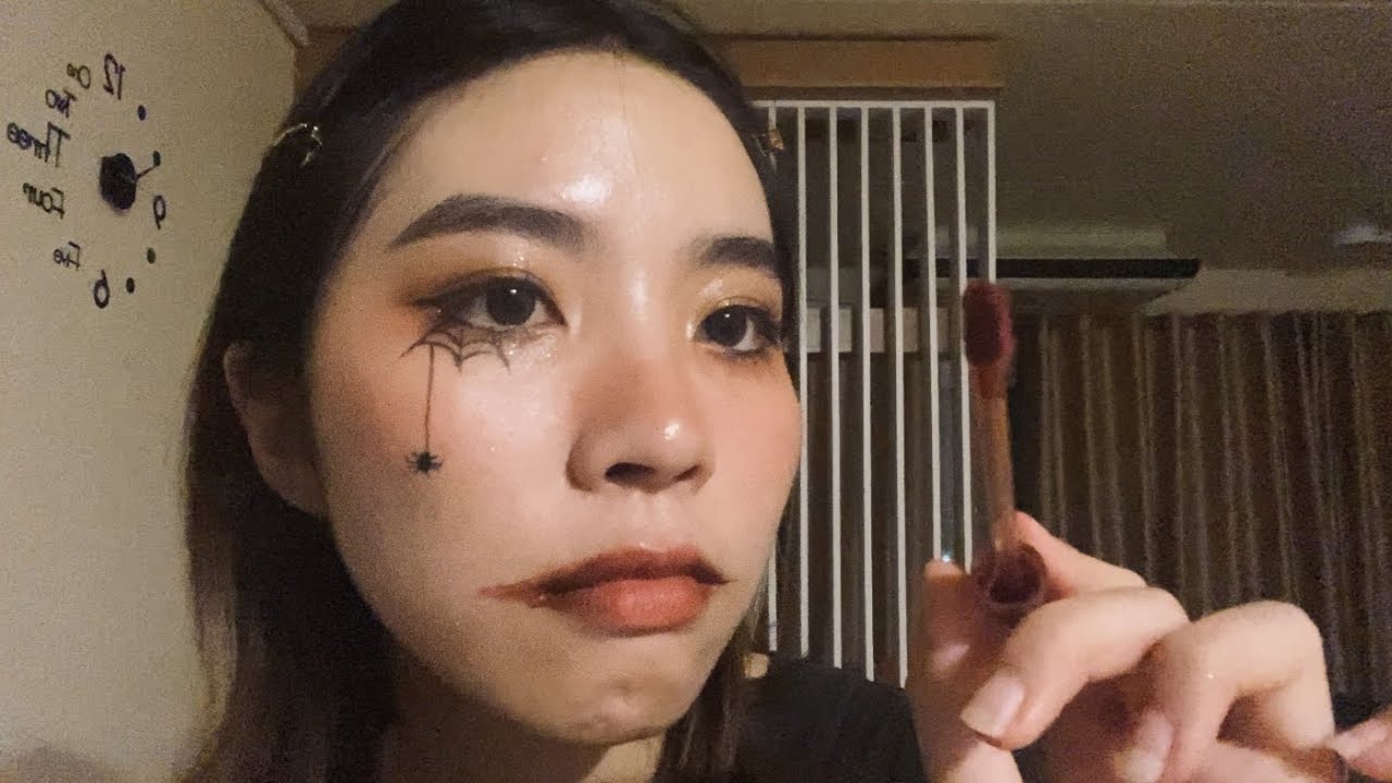 ASMR | Fast and Aggressive doing your make up  AT HALLOWEEN PARTY เเต่งหน้าให้คุณเข้างานฮาโลวีน 👻🕸🎃