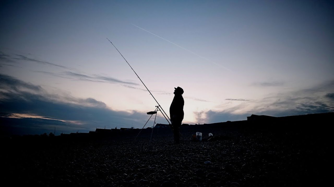 PEVENSEY BAY SEA FISHING AT LOW TIDE & PUMPING FRESH LUGWORM - UK SEA FISHING