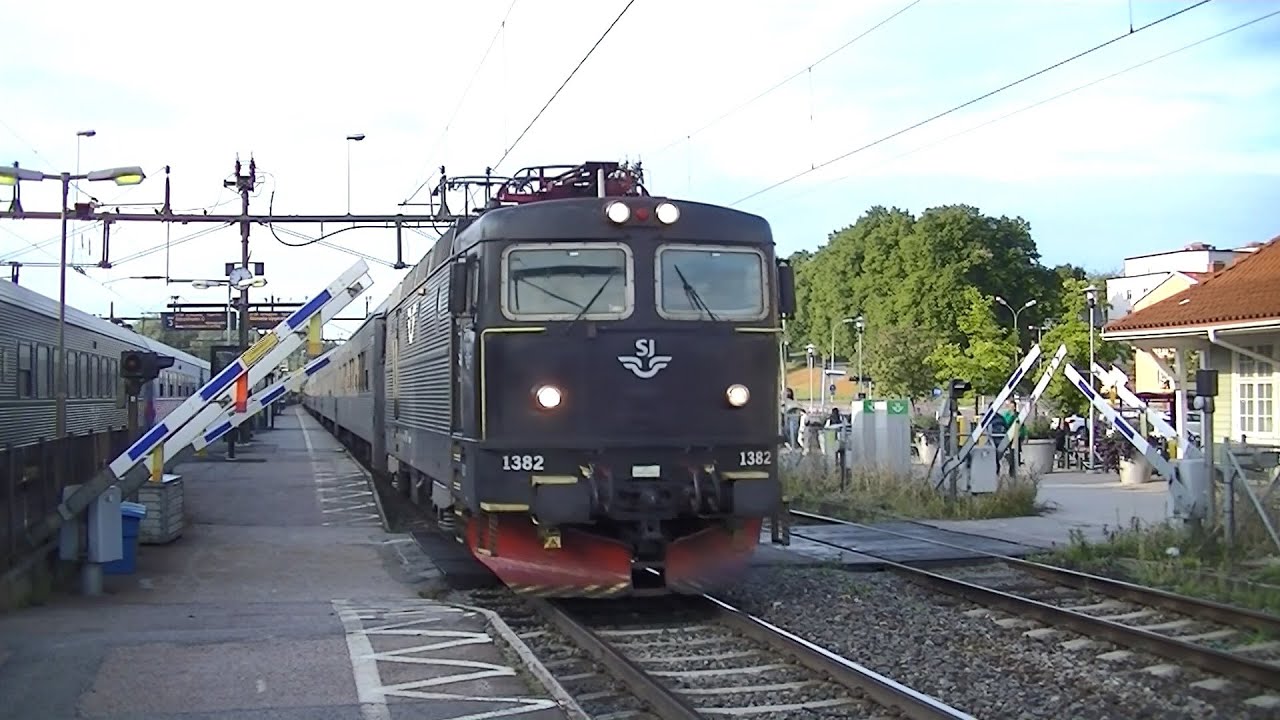 Spoorwegovergang Märsta (S) // Railroad crossing // Järnvägsövergång