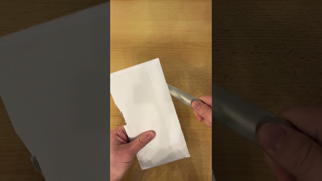Besch&auml;digte Postsendung! Ist der Inhalt noch heil? 🤔📦 #briefmarken #deutschepost #philatelie